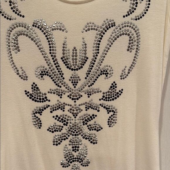 Chic Cream Embellished Top by - Picture 2 of 6
